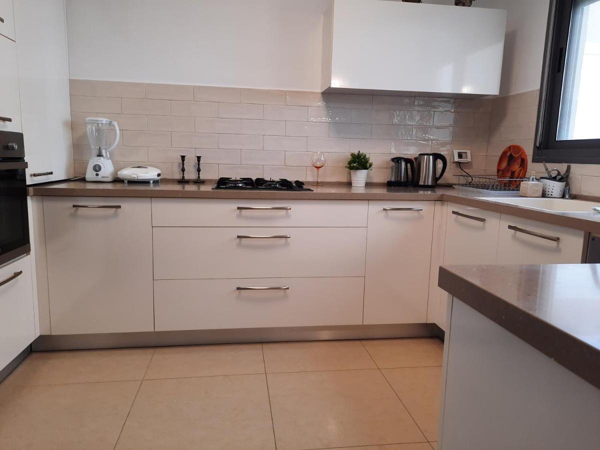 The Shining Star -A Beautiful 3 Bedroom Apartment Беэр-Шева Экстерьер фото