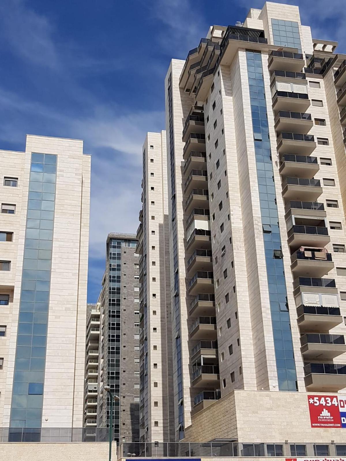 The Shining Star -A Beautiful 3 Bedroom Apartment Беэр-Шева Экстерьер фото
