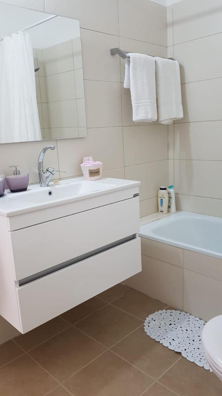 The Shining Star -A Beautiful 3 Bedroom Apartment Беэр-Шева Экстерьер фото